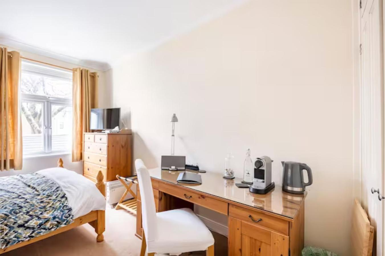 Room With Private Bath In Pontcanna カーディフ エクステリア 写真
